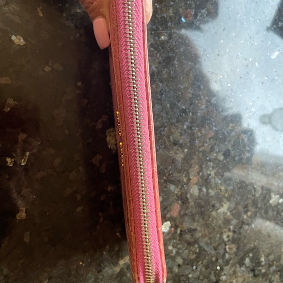 Miu Miu pink zippy wallet - Picture 3 of 10